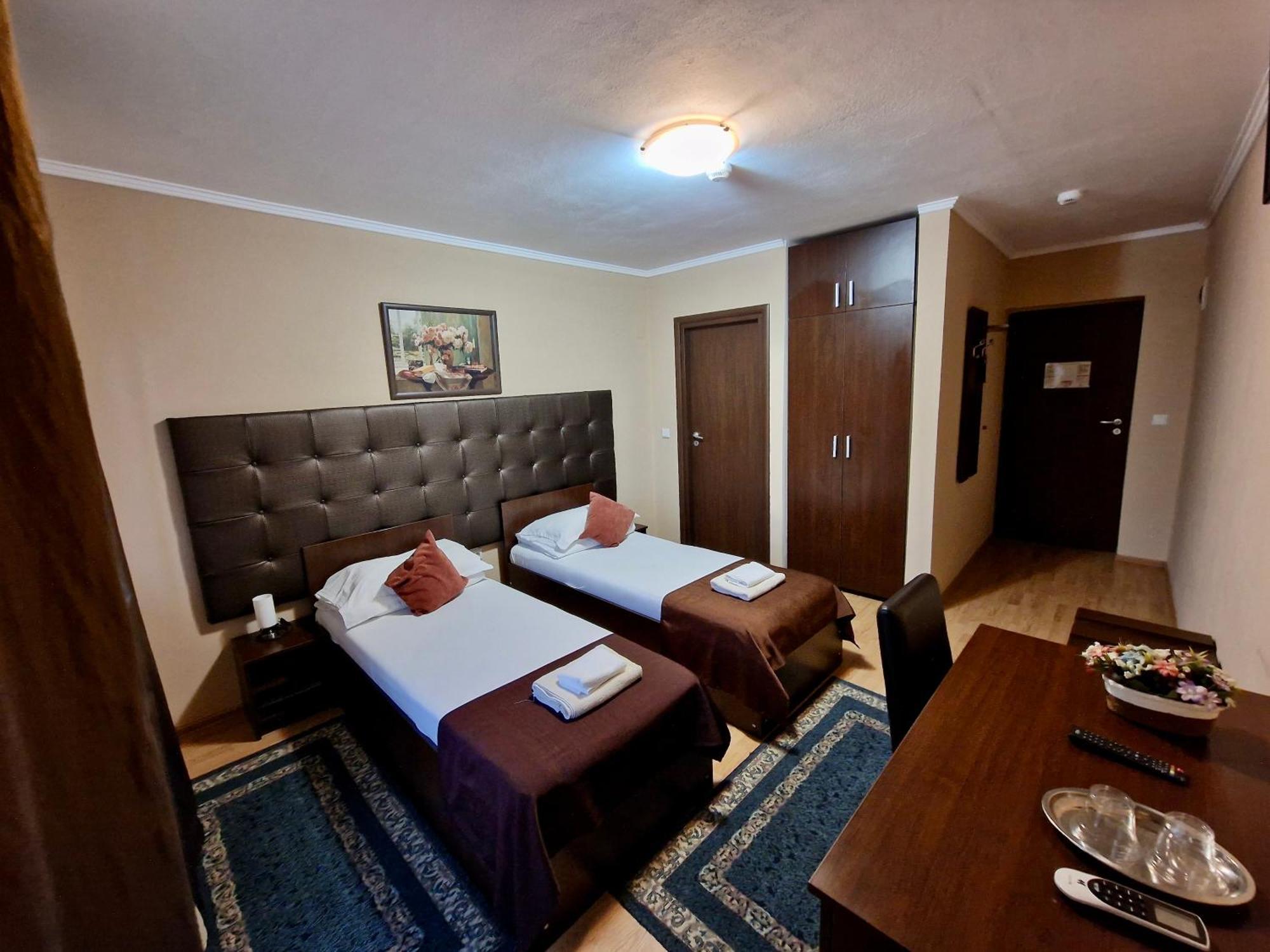 Făget Hanul Lui Bogdan Economy Inn מראה חיצוני תמונה