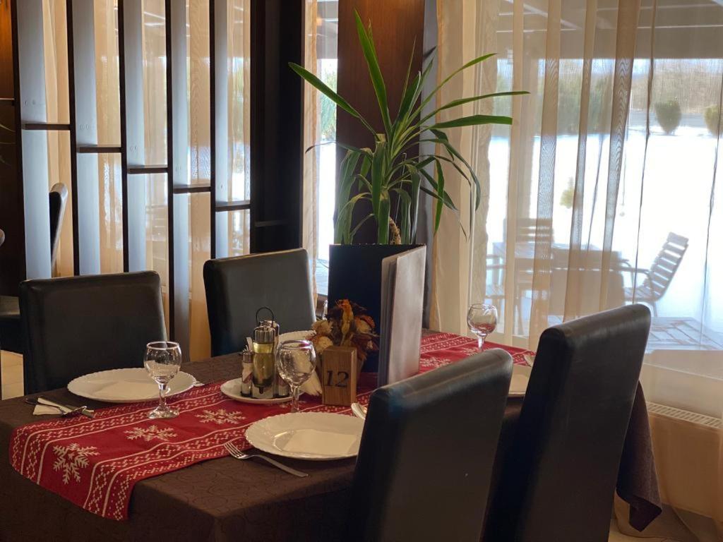 Făget Hanul Lui Bogdan Economy Inn מראה חיצוני תמונה